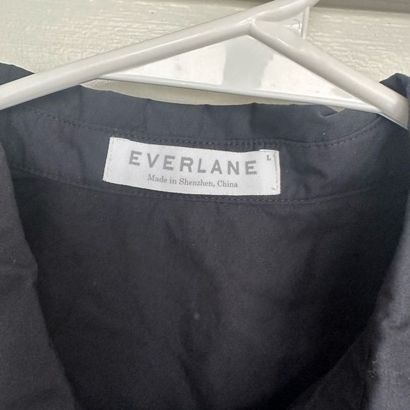 Everlane | The Poplin Sleeveless Button-Up Shirt - Picture 7 of 9